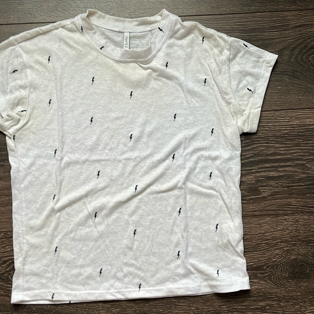 Z Supply short sleeved in white with lightning bolts